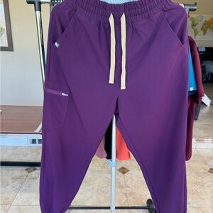 FIGS Women’s Zamora High Waisted Jogger Scrub pants Medium Petite in Deep Purple